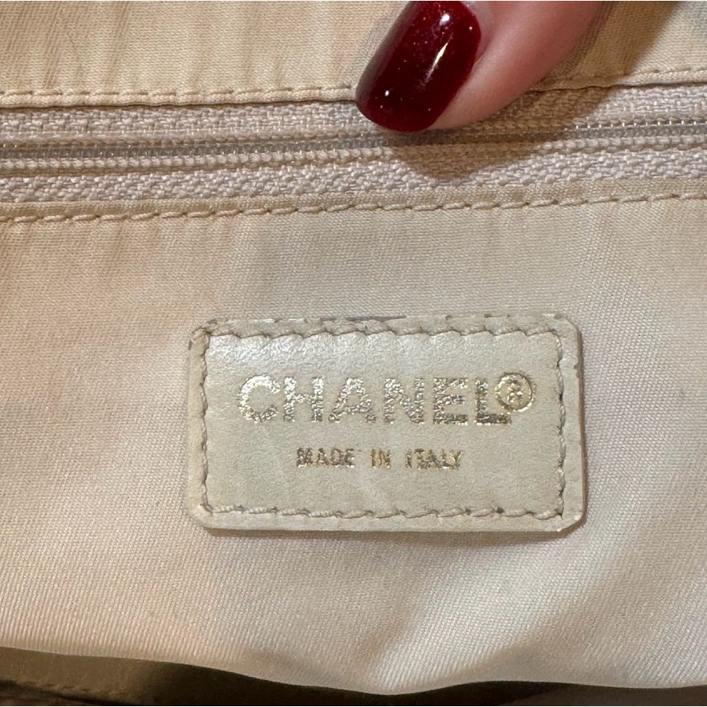 Vintage CHANEL Travel Tote, authentic - Picture 8 of 11
